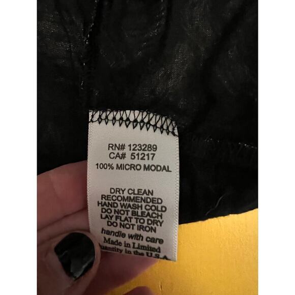 Lauren Moshi Devon Boyfriend Top V-Neck Sheer Gun Print Black Womens Size ? - Picture 6 of 8